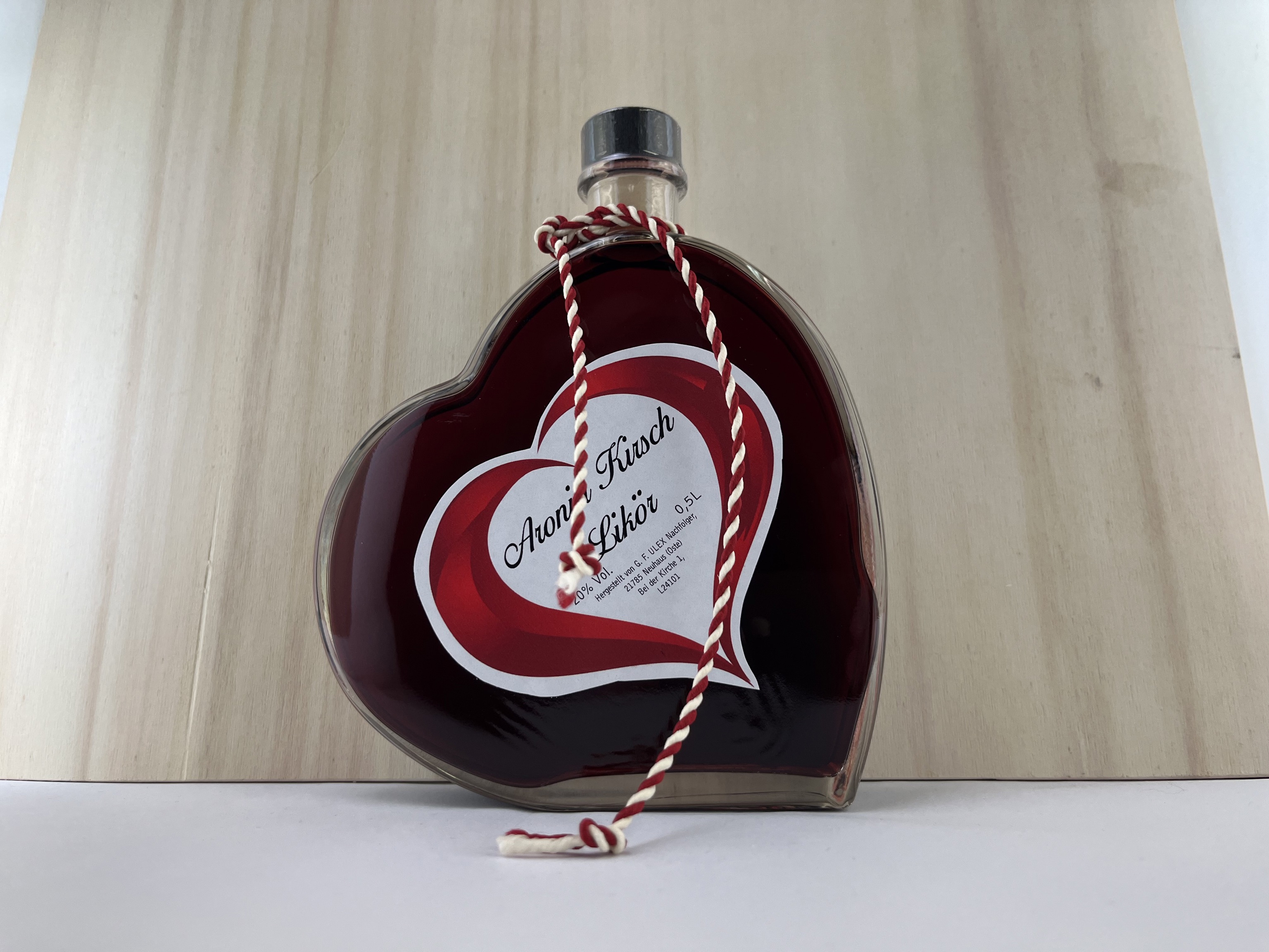 IMG_3569 Aronia-Kirschlikör 20%vol. 0,5L in einer Herzflasche